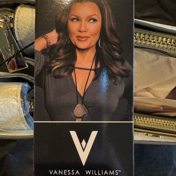 Vanessa Williams Cream(bone) and Mint Accents Tote Bag NWT - Picture 3 of 7